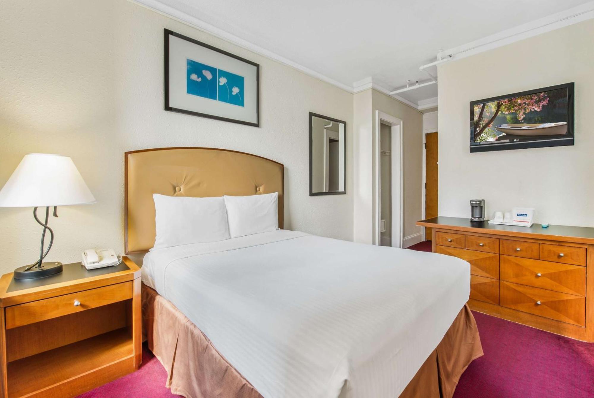 King Room with One King Bed - Non-Smoking,1275702430:JPEG