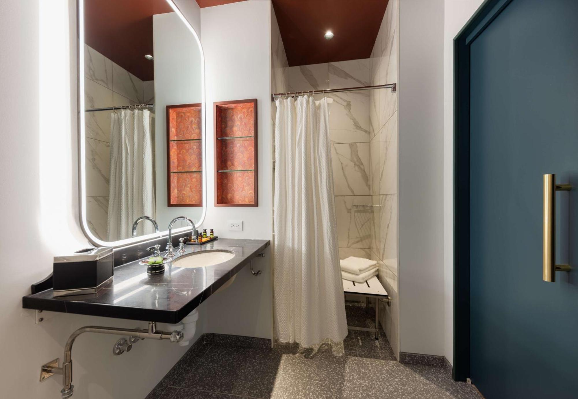 King Room Mobility Access