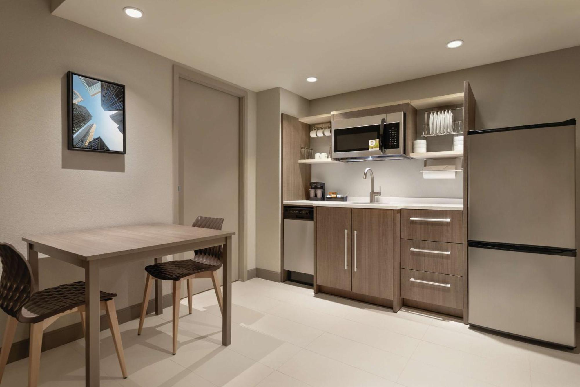 Studio avec Lit Queen-Size et Salle de Bain Privative avec Baignoire Accessible aux Personnes à Mobilité Réduite - Accessible aux Personnes à Mobilité Réduite
