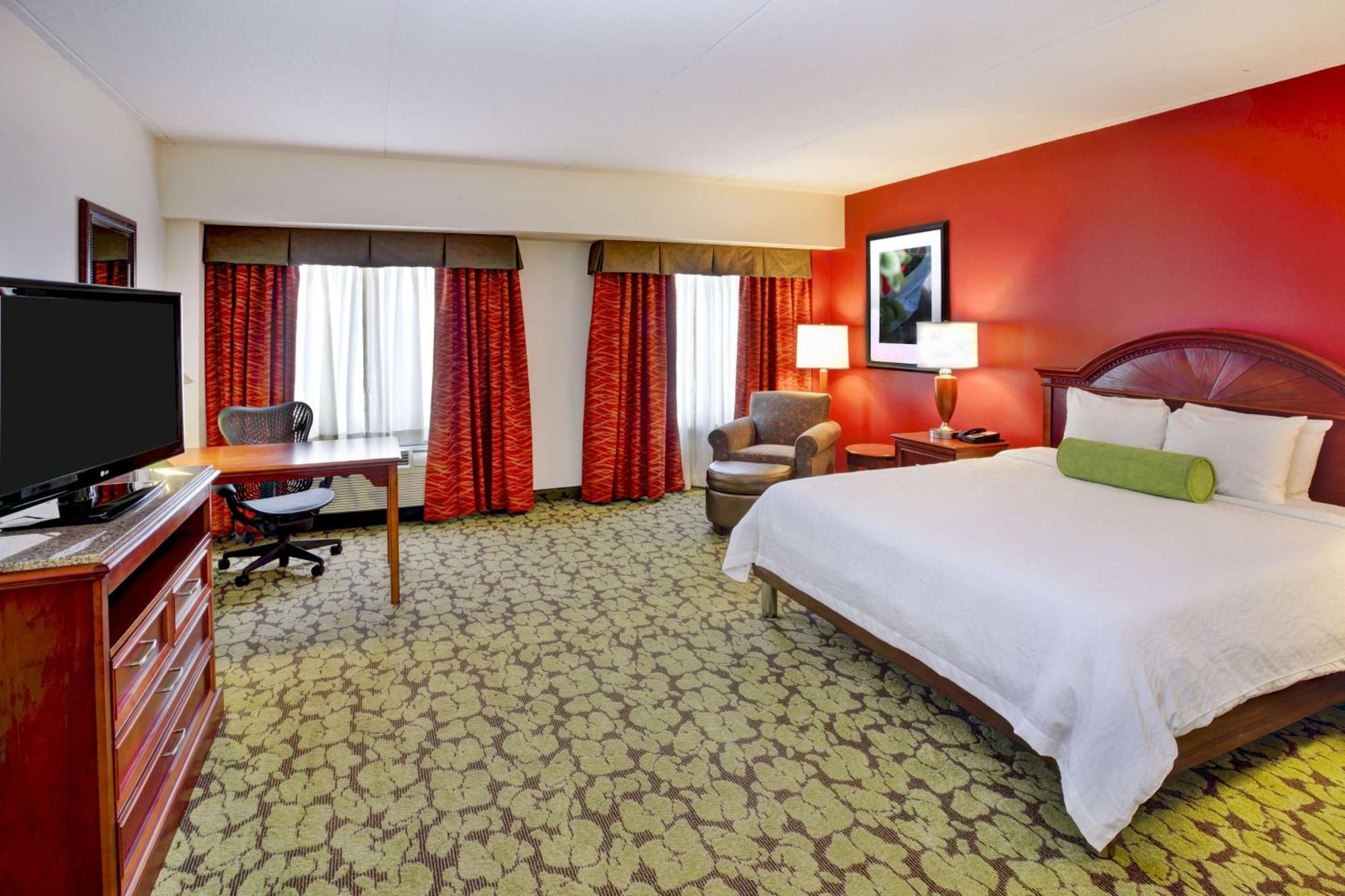 King Room Tub Mobility Hearing Access,1552331752:JPEG